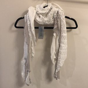 Chico’s NWT pretty Lydia Burma scarf